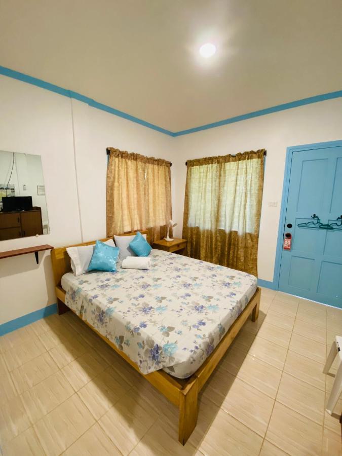 Uptown Guesthouse Siquijor Quarto foto