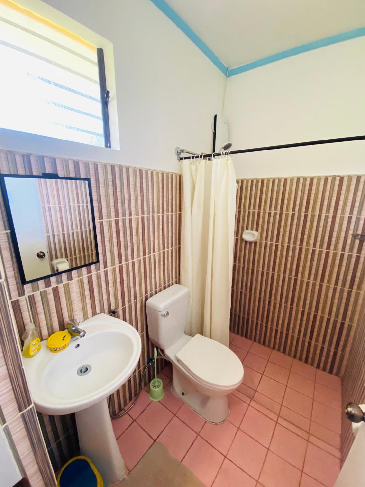 Uptown Guesthouse Siquijor Quarto foto