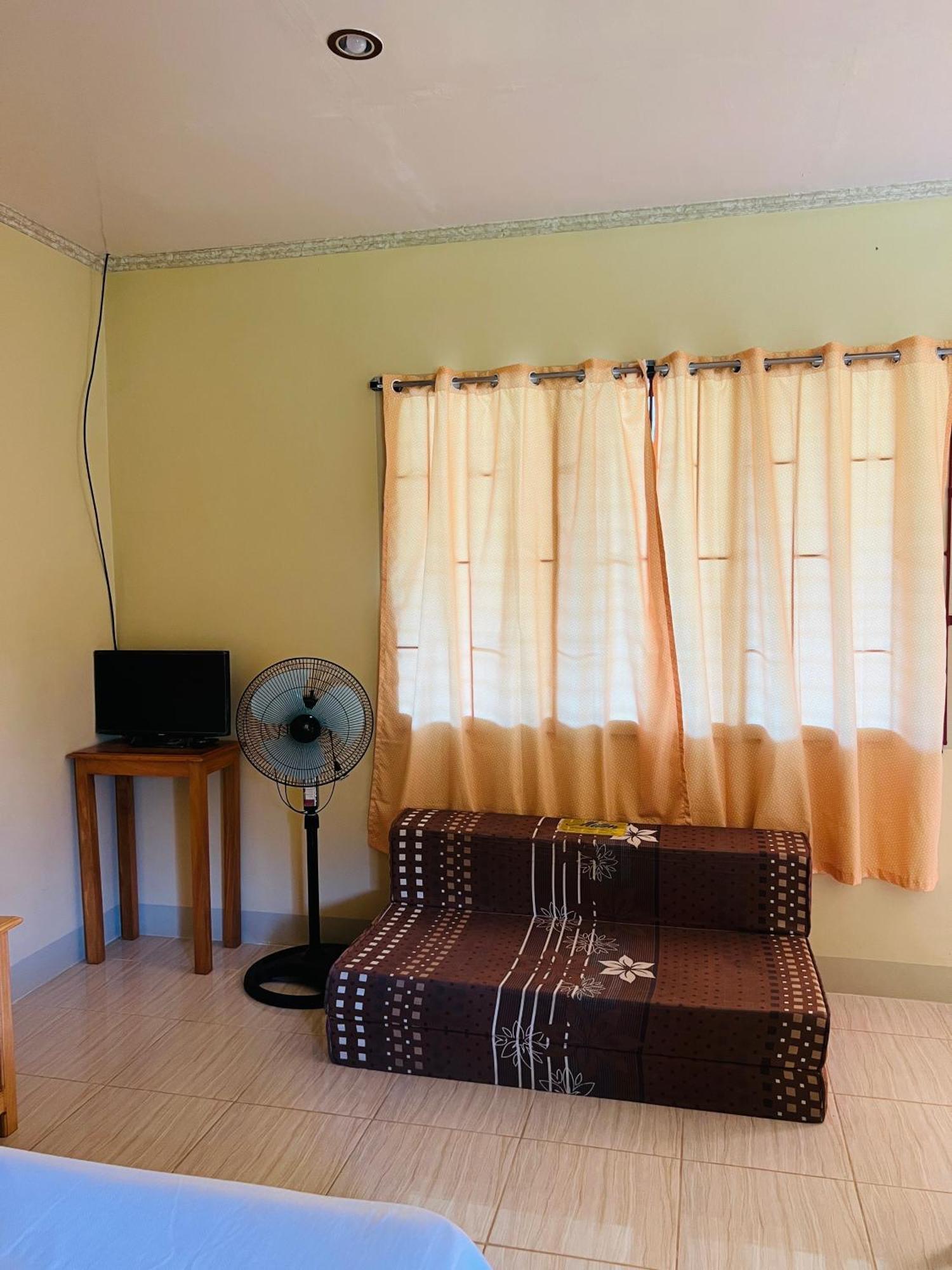 Uptown Guesthouse Siquijor Quarto foto